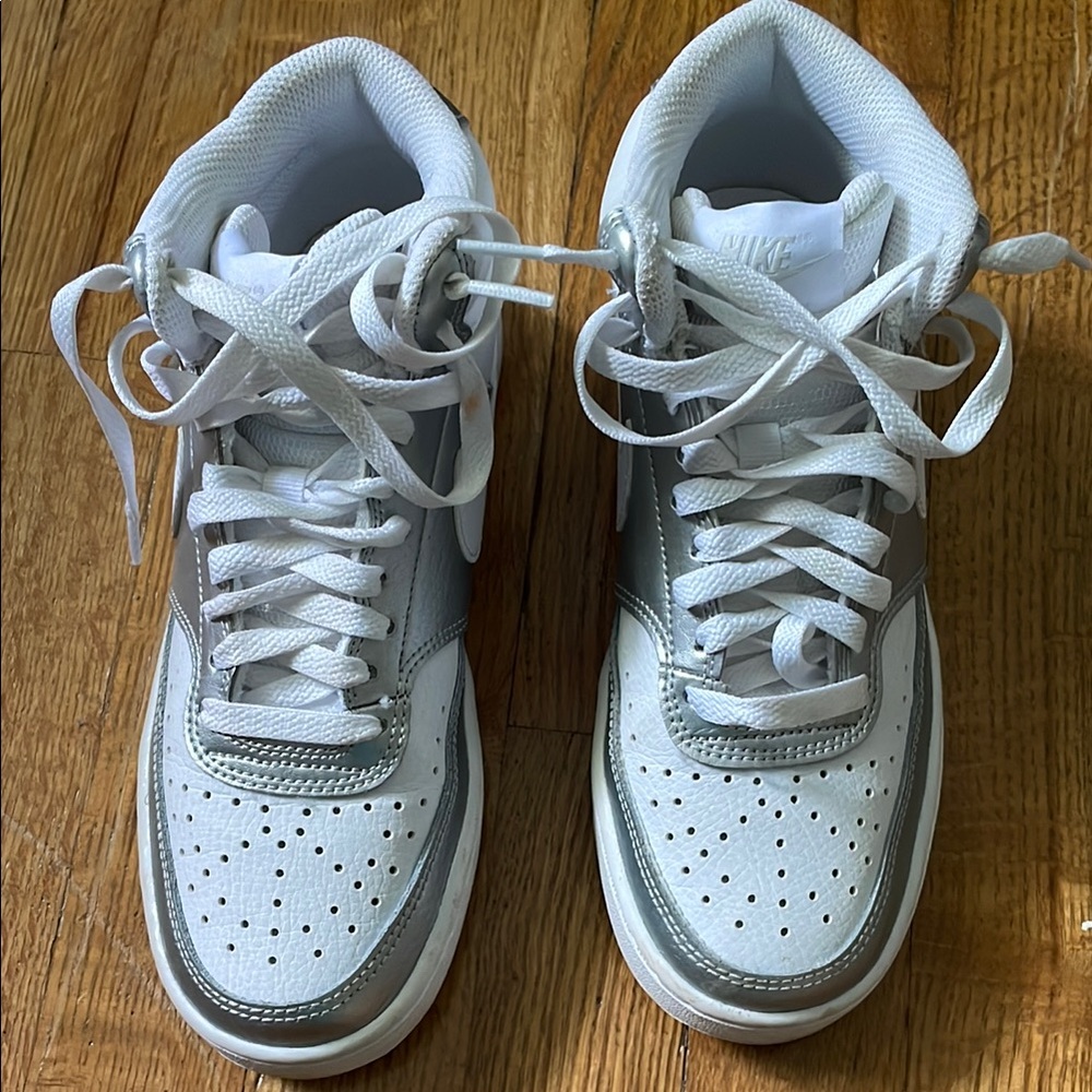 Nike White/Silver Hightop, Size 6